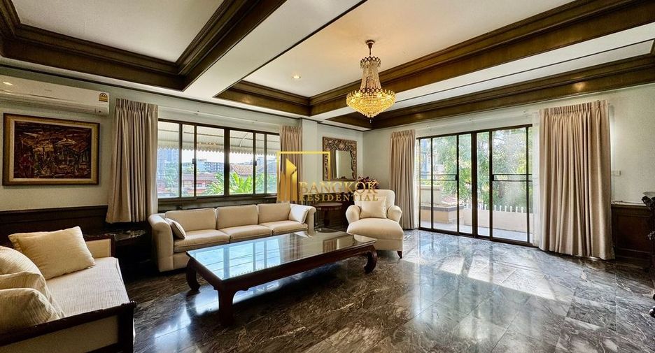 For rent 3 bedrooms townhouse in Phra Khanong, Bangkok