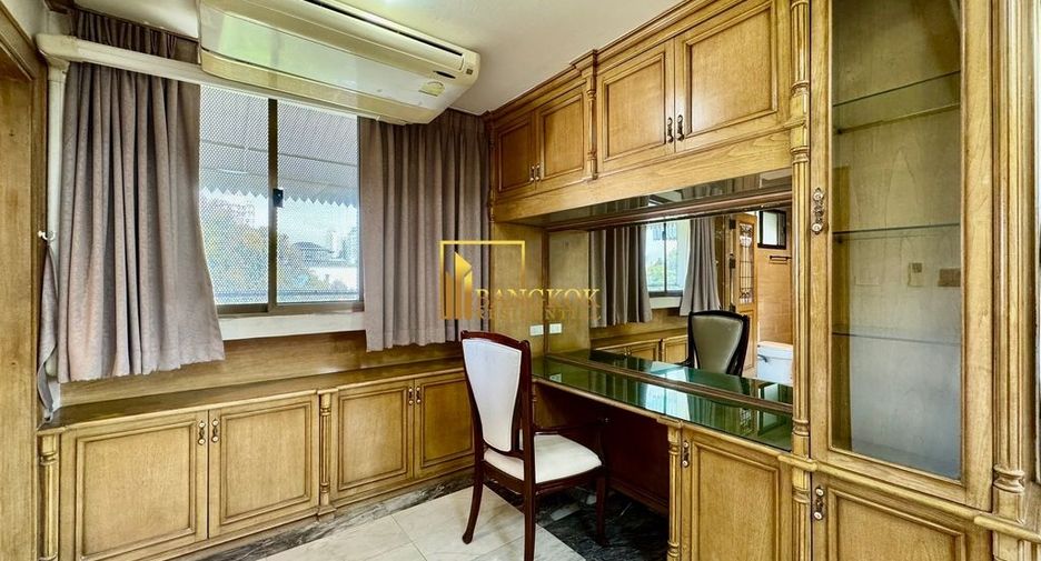 For rent 3 bedrooms townhouse in Phra Khanong, Bangkok