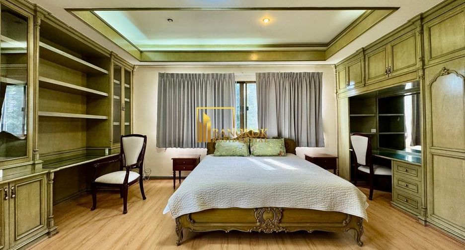 For rent 3 bedrooms townhouse in Phra Khanong, Bangkok