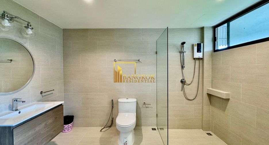 For rent 3 bedrooms townhouse in Phra Khanong, Bangkok