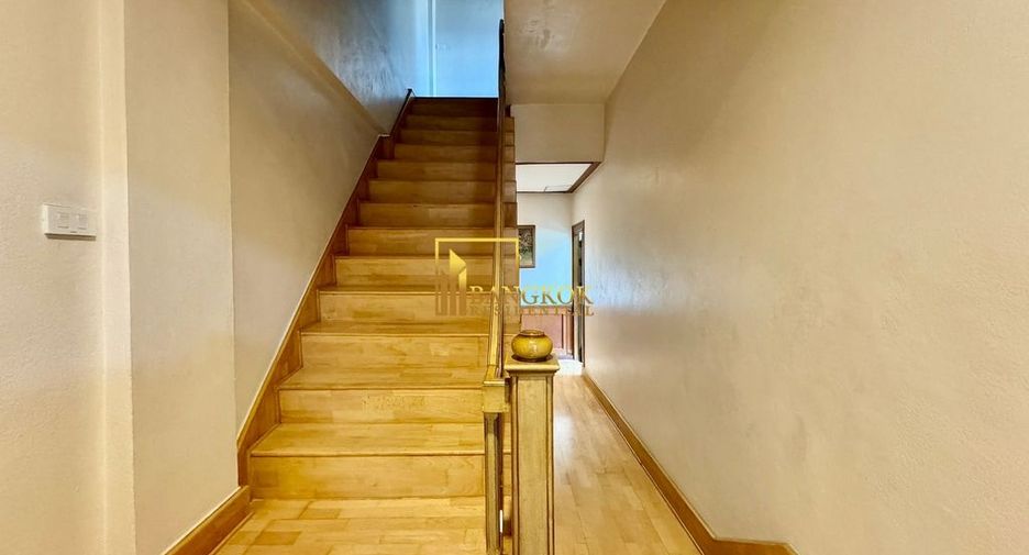 For rent 3 bedrooms townhouse in Phra Khanong, Bangkok
