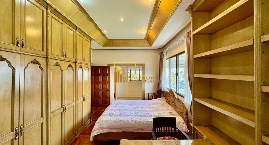 For rent 3 bedrooms townhouse in Phra Khanong, Bangkok