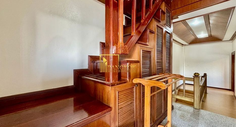 For rent 3 bedrooms townhouse in Phra Khanong, Bangkok