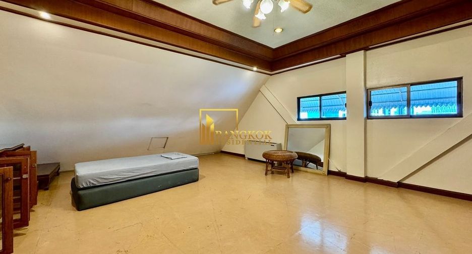 For rent 3 bedrooms townhouse in Phra Khanong, Bangkok