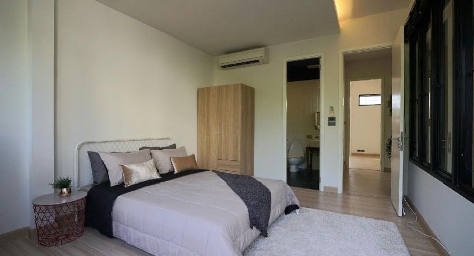 Casa adosada en alquiler de 2 habitaciones en Huai Khwang, Bangkok