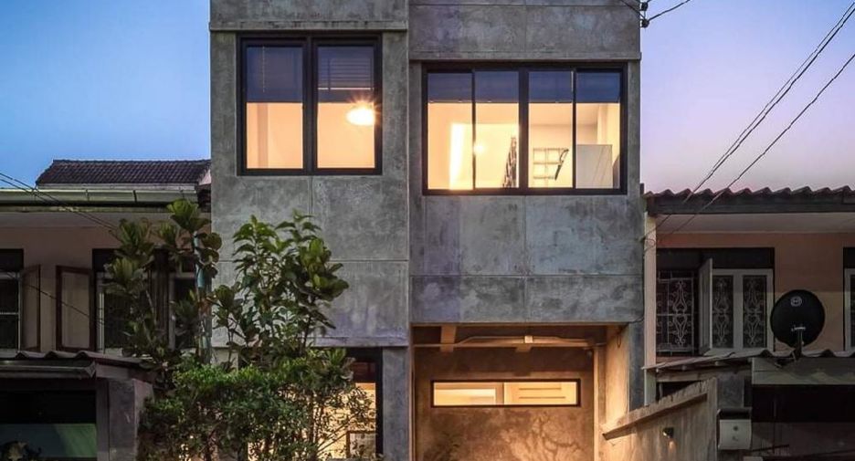 Casa adosada en alquiler de 2 habitaciones en Huai Khwang, Bangkok