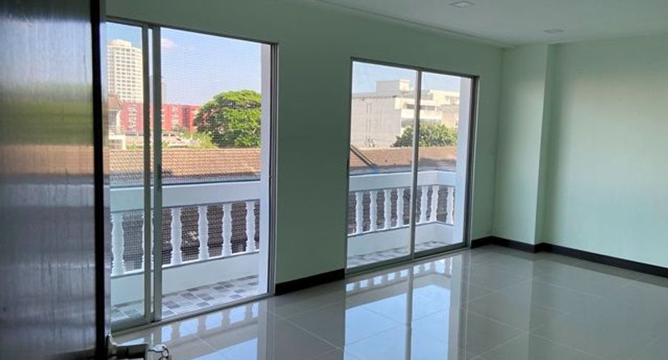 For sale studio condo in Bang Kapi, Bangkok