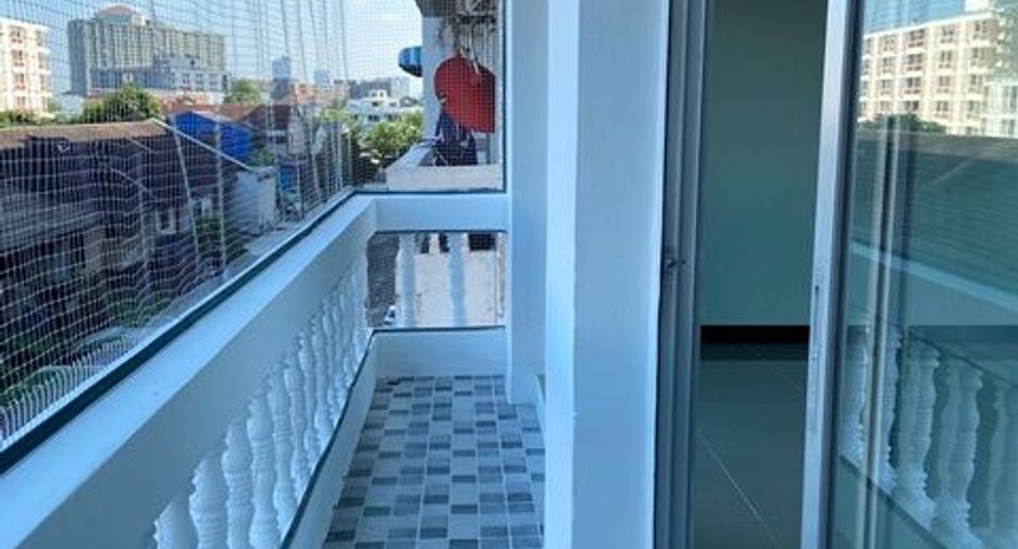 For sale studio condo in Bang Kapi, Bangkok