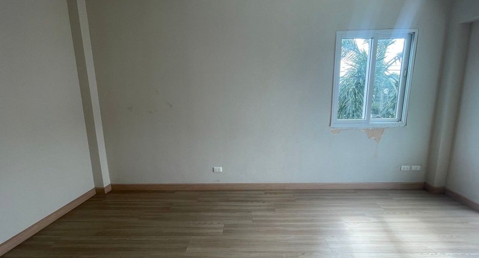 For sale studio townhouse in Don Mueang, Bangkok