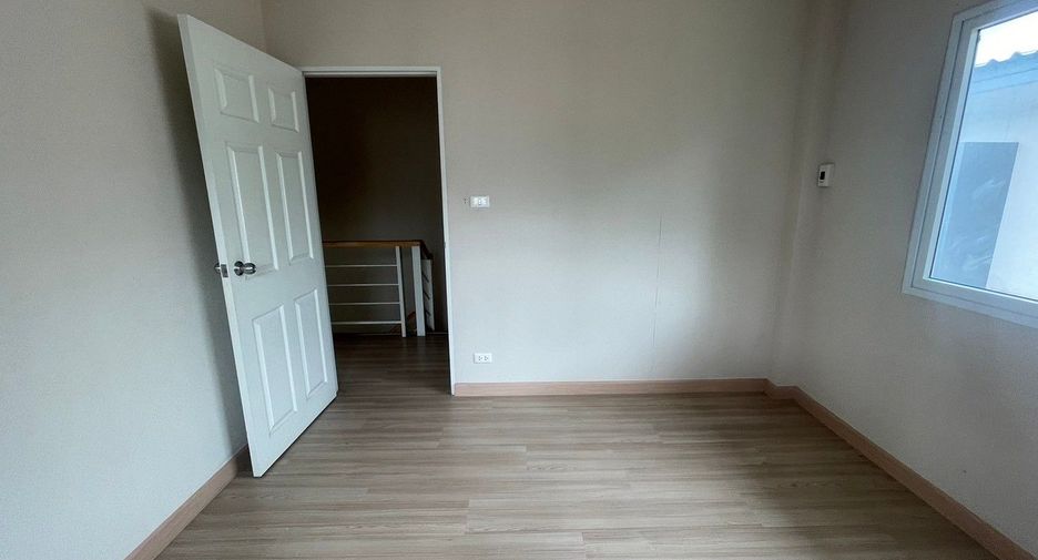For sale studio townhouse in Don Mueang, Bangkok