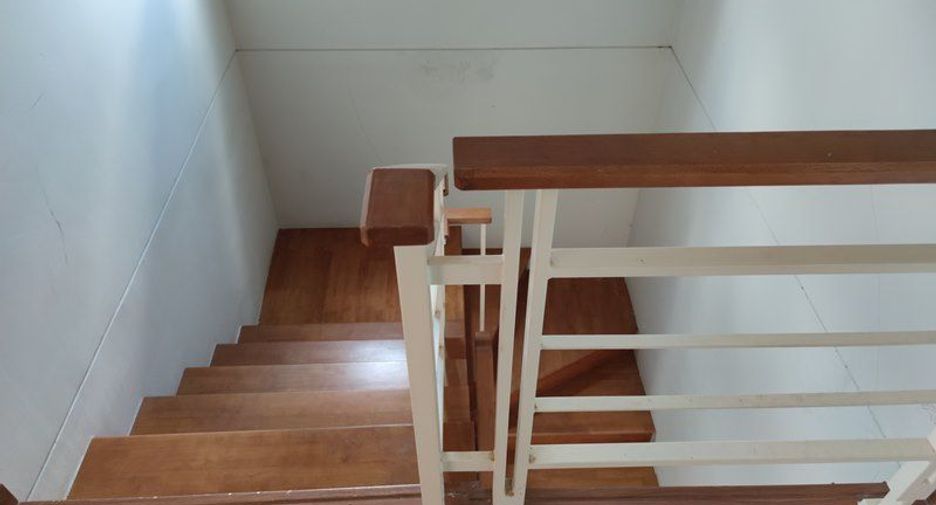 Casa adosada en venta de estudio en Rat Burana, Bangkok