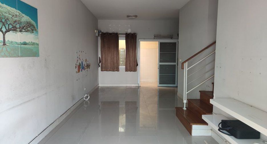Casa adosada en venta de estudio en Rat Burana, Bangkok