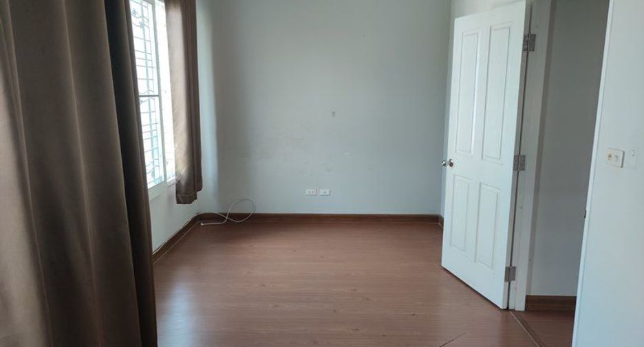 Casa adosada en venta de estudio en Rat Burana, Bangkok