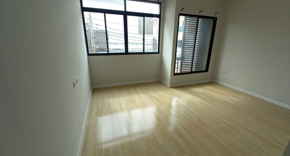 For sale スタジオ townhouse in Bang Khae, Bangkok