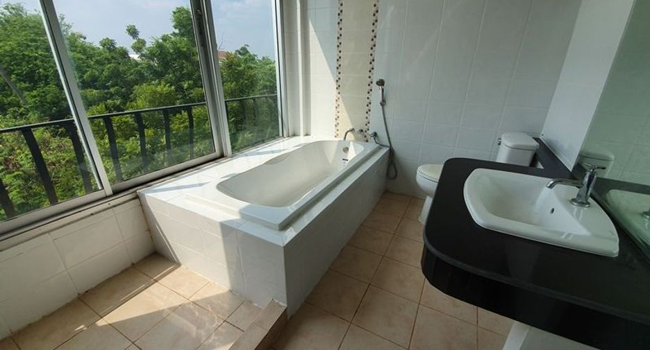 À vendre studio maison de ville à Bang Khun Thian, Bangkok