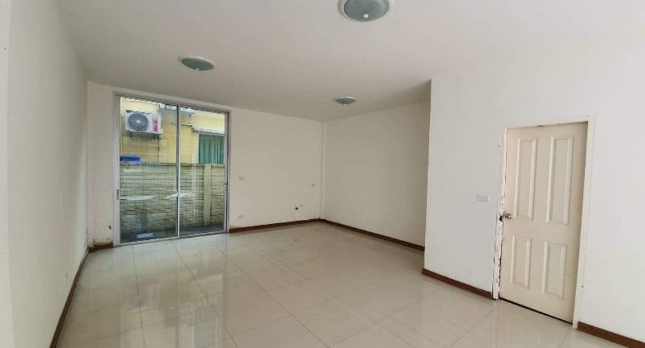 À vendre studio maison de ville à Bang Khun Thian, Bangkok