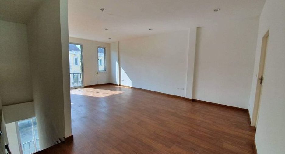 À vendre studio maison de ville à Bang Khun Thian, Bangkok