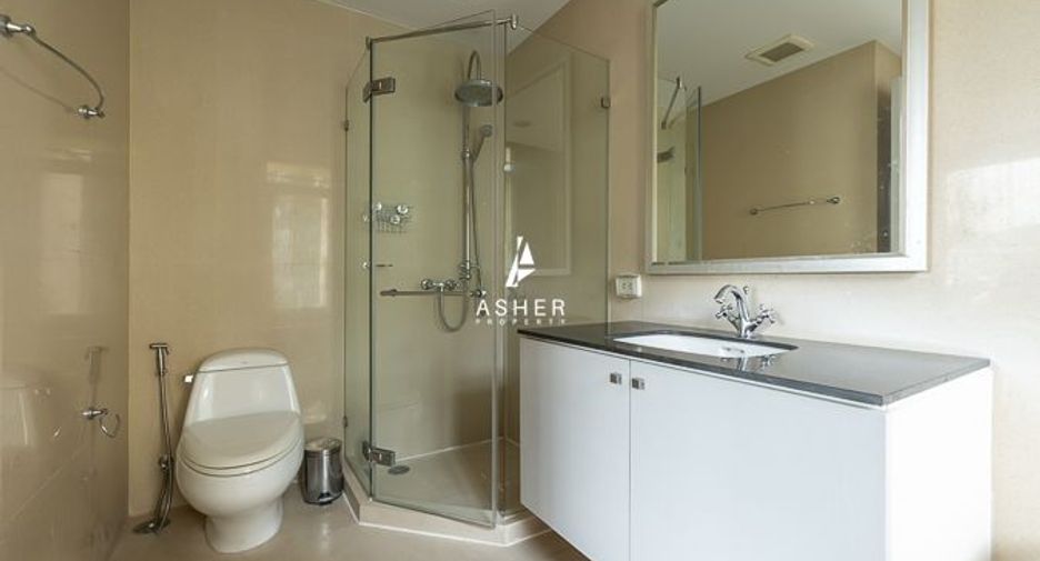 For rent 3 bedrooms condo in Watthana, Bangkok