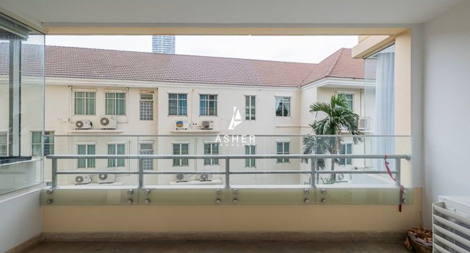 For rent 3 bedrooms condo in Watthana, Bangkok