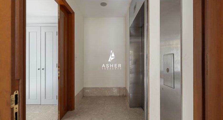 For rent 3 bedrooms condo in Watthana, Bangkok