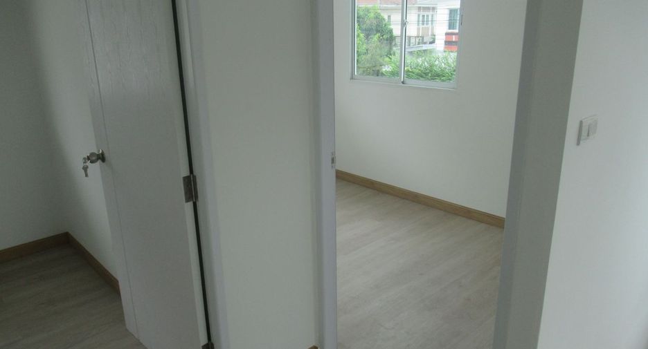 For sale studio townhouse in Nong Khaem, Bangkok