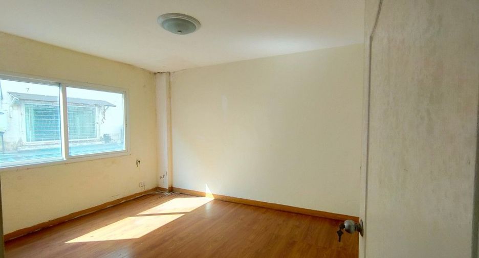 For sale studio townhouse in Prawet, Bangkok