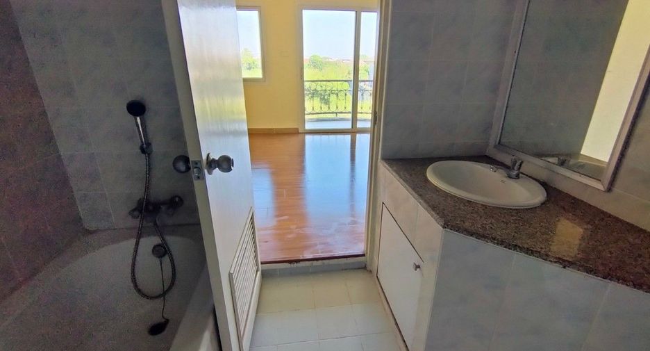 For sale studio townhouse in Prawet, Bangkok