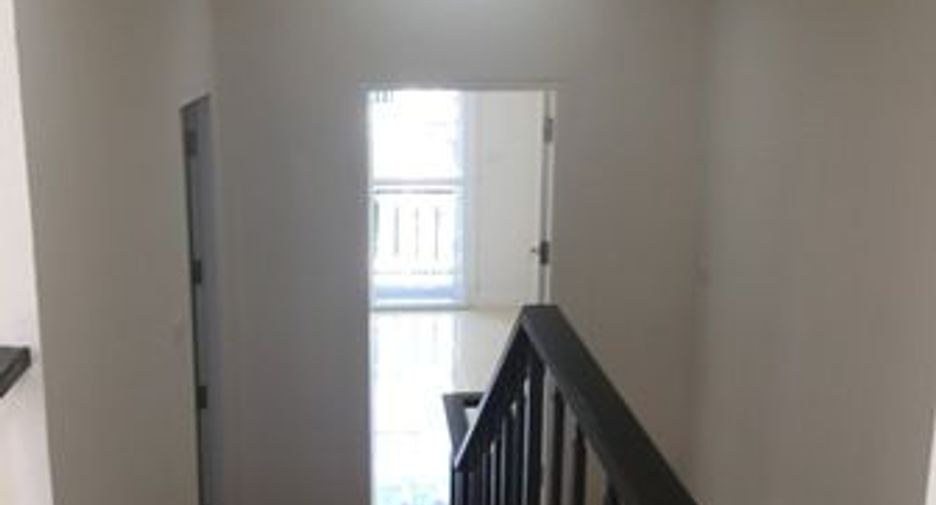 For sale studio townhouse in Prawet, Bangkok