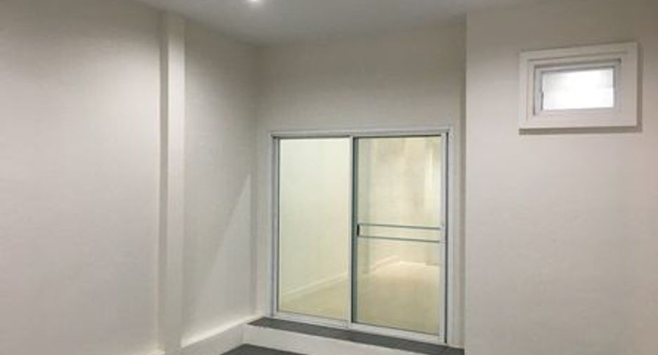 For sale studio townhouse in Prawet, Bangkok