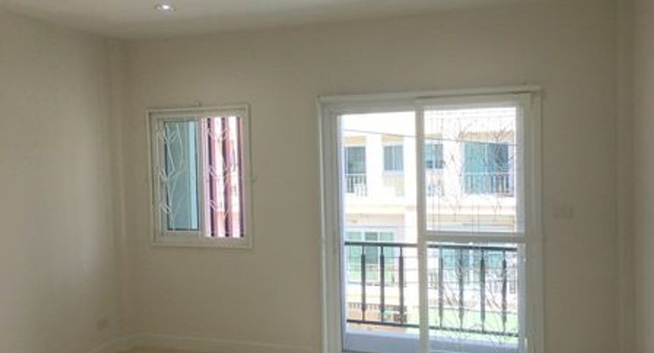 For sale studio townhouse in Prawet, Bangkok