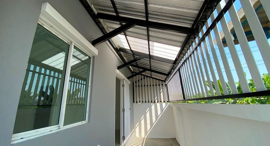 For sale studio townhouse in Lat Krabang, Bangkok