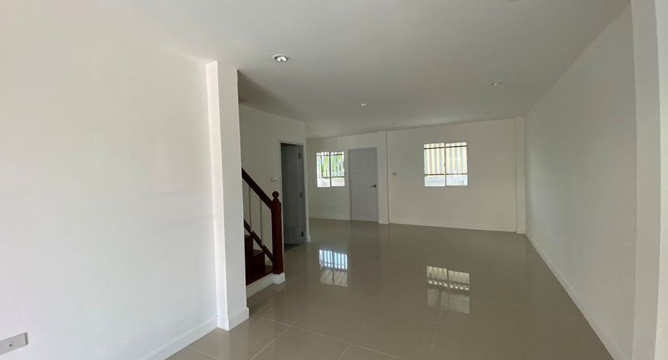 For sale studio townhouse in Lat Krabang, Bangkok