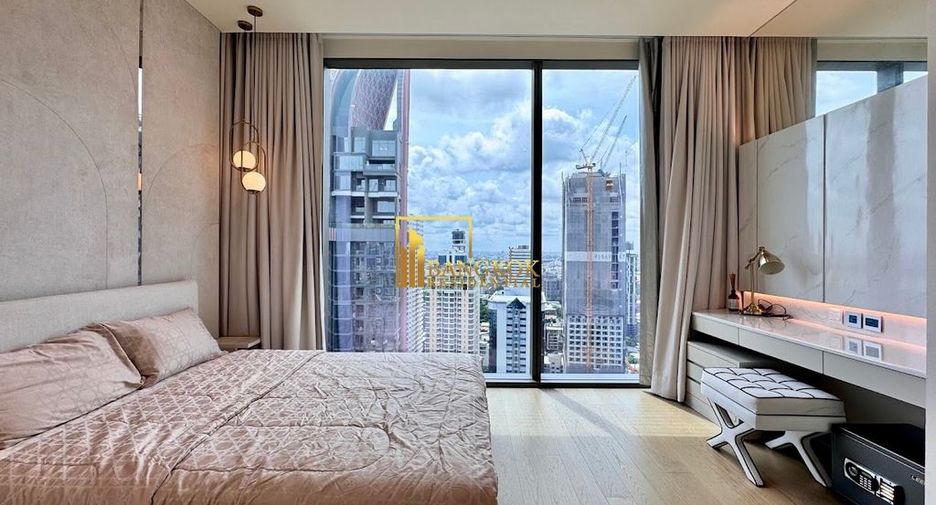 For rent 3 bedrooms condo in Khlong Toei, Bangkok