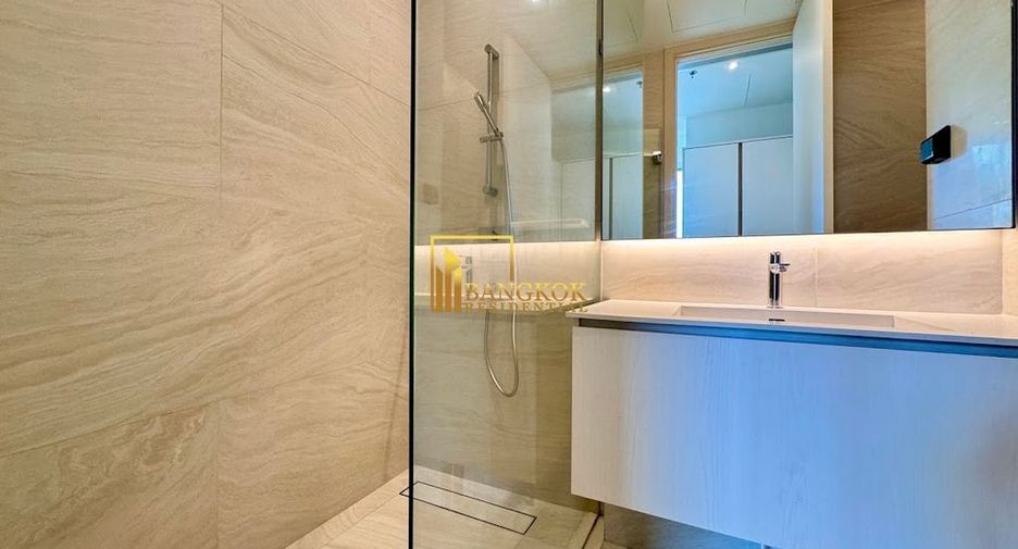 For rent 3 bedrooms condo in Khlong Toei, Bangkok