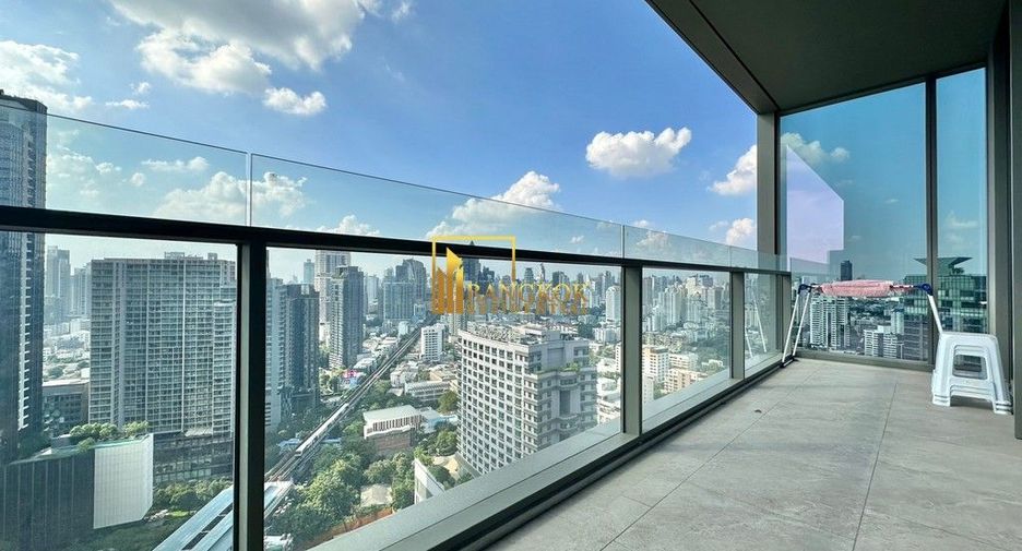 For rent 3 bedrooms condo in Khlong Toei, Bangkok