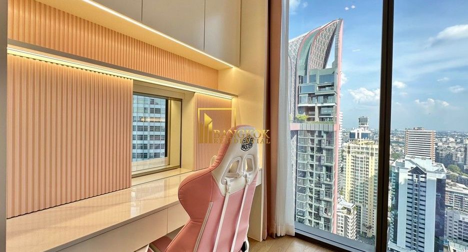For rent 3 bedrooms condo in Khlong Toei, Bangkok