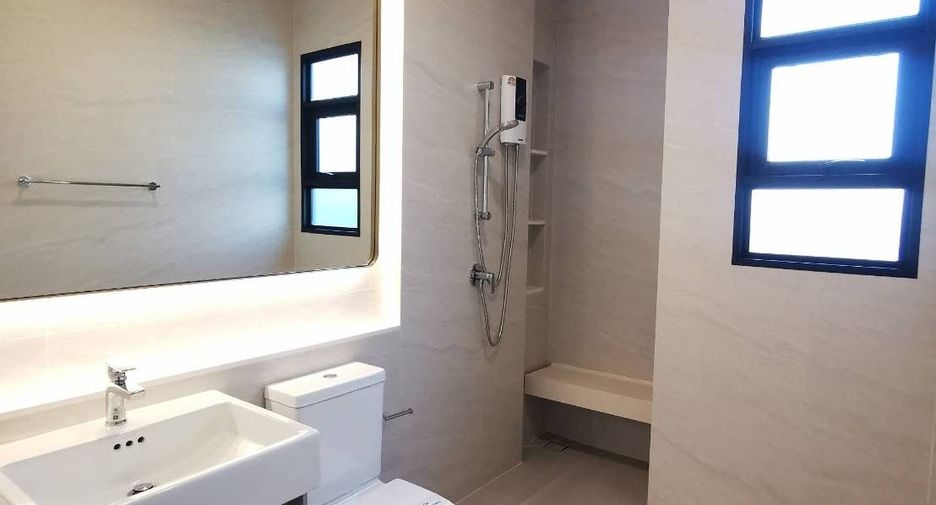 For rent 5 bedrooms house in Saphan Sung, Bangkok