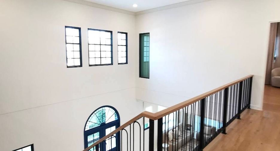For rent 5 bedrooms house in Saphan Sung, Bangkok