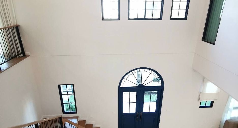 For rent 5 bedrooms house in Saphan Sung, Bangkok