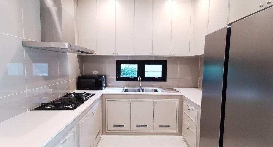 For rent 5 bedrooms house in Saphan Sung, Bangkok