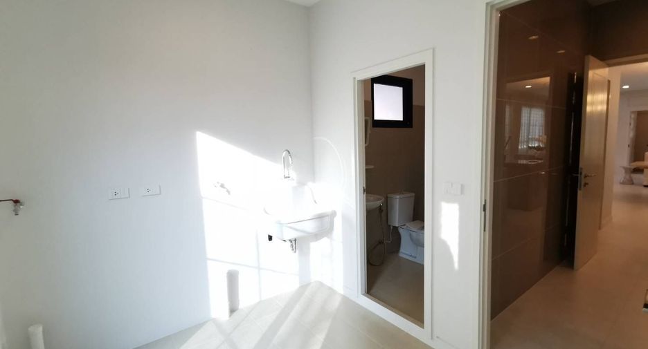 For rent 5 bedrooms house in Saphan Sung, Bangkok