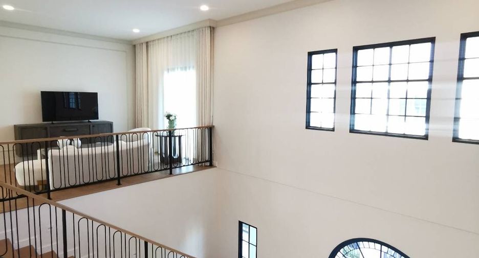 For rent 5 bedrooms house in Saphan Sung, Bangkok