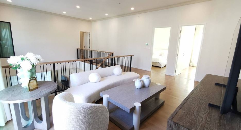 For rent 5 bedrooms house in Saphan Sung, Bangkok