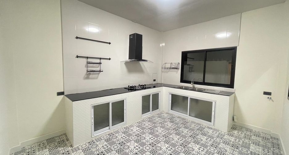 Casa en venta de 4 habitaciones en San Sai, Chiang Mai