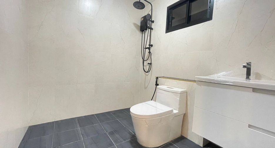 Casa en venta de 4 habitaciones en San Sai, Chiang Mai