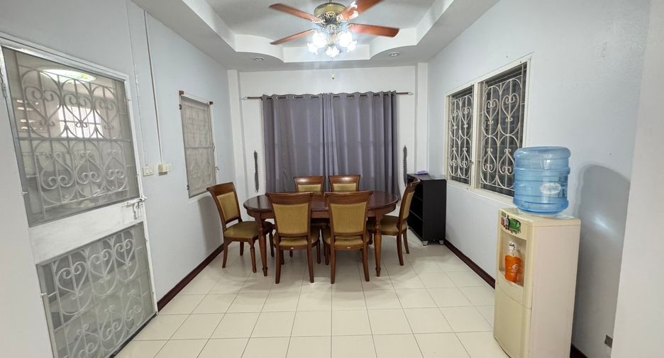 À louer 3 chambres maison à Ban Chang, Rayong