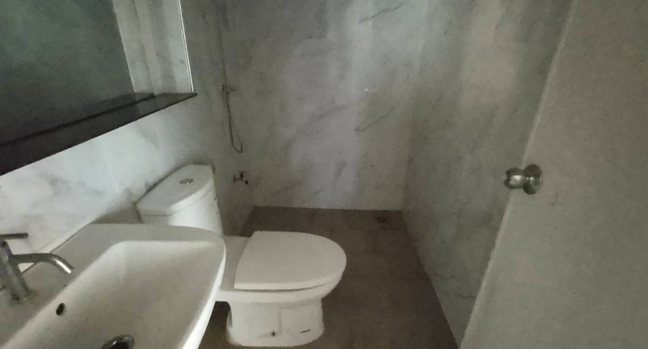 Casa adosada en venta de estudio en Bang Khun Thian, Bangkok