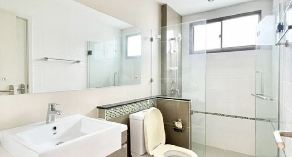 For sale 3 bedrooms house in Suan Luang, Bangkok