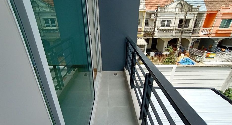 À vendre studio maison de ville à Khlong Sam Wa, Bangkok