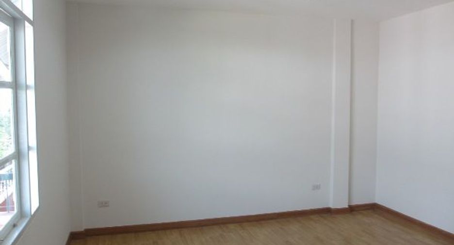 For sale studio townhouse in Sai Mai, Bangkok